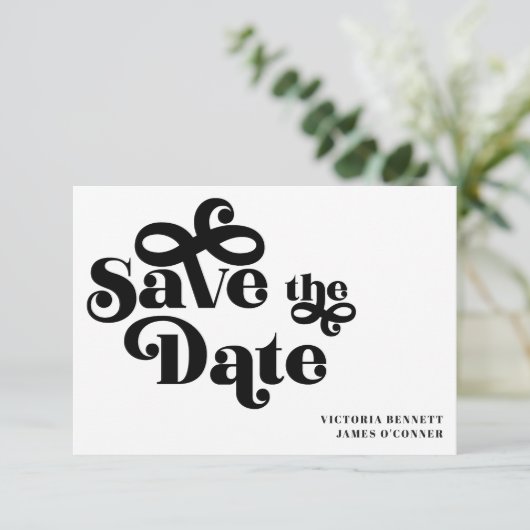 Carte Retro 1970s Typographie Mariage Enregistrer la dat (Debout devant)