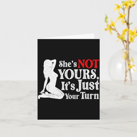 Carte Retro Funny Sarcastic She Is Not Yours It Is Just  (Fleur jaune)