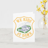 Carte Riding Lawn Mower We Ride At Dawn Funny Lawn Mowin (Fleur jaune)