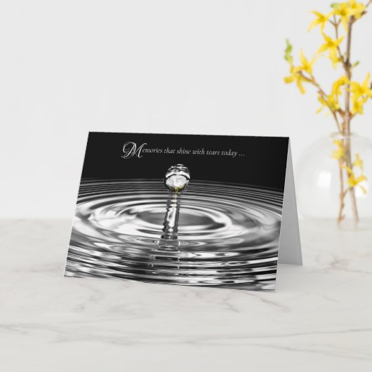 Carte Rose blanche dans le droplet d'eau Sympathie (Fleur jaune)