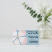 Carte rose/blanche de contact de maman de fleurs (Debout devant)