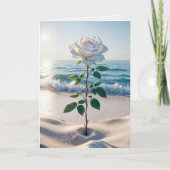 Carte Rose Blanche Sympathique Dans Le Sable De Plage (Devant)