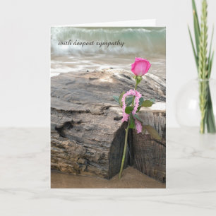 Carte rose rose sur la sympathie du bois flotté
