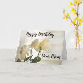 Carte Roses blanches. Joyeux anniversaire, Chère maman. (Fleur jaune)