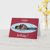Carte rouge hippo anniversaire (Fleur jaune)