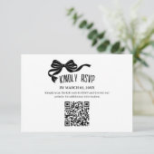 Carte RSVP à ruban moderne avec code QR (Debout devant)