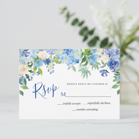 Carte RSVP bleu clair Hydrangée Florale Aquarelle (Debout devant)