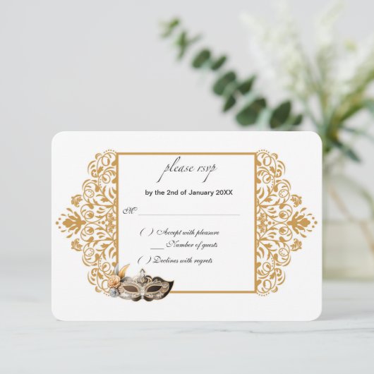 Carte RSVP Damask Gold Masquerade (Debout devant)