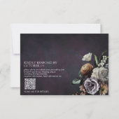Carte RSVP Dark Moody Purple Script Floral QR Code (Dos)
