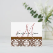 Carte RSVP de mariage Brown rose Damas Monogramme (Debout devant)