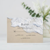 Carte RSVP de mariage de sable et de mousse de pla (Debout devant)