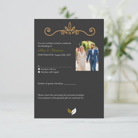 Carte RSVP de mariage de script élégant (Debout devant)