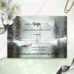 Carte RSVP de mariage d'hiver de Noël<br><div class="desc">Une carte RSVP de mariage d'hiver avec une scène de paysage enneigé avec des lumières festives.</div>