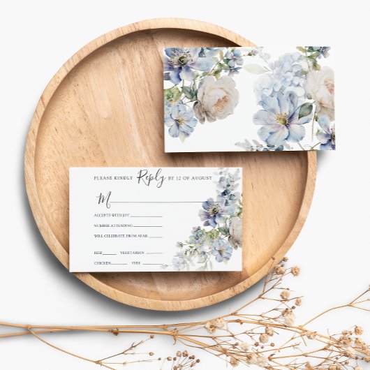 Carte RSVP de mariage floral bleu et blanc
