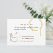 Carte RSVP de mariage lapin et café mignonne (Debout devant)