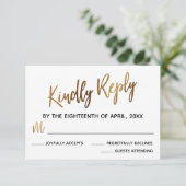 Carte RSVP de mariage minimal de typographie or Fa (Debout devant)