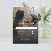 Carte RSVP de mariage photo moderne et habillage n (Debout devant)
