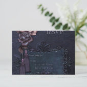 Carte RSVP de mariage sombre gothique (Debout devant)