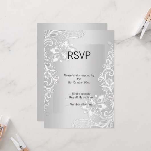 CARTE RSVP ÉLÉGANTE BRODÉE ARGENTÉE  (Devant/Arrière en situation)