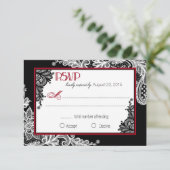 Carte RSVP élégante en dentelle noire et blanche (Debout devant)