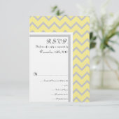 Carte RSVP moderne Chevron Jaune/Grey Wedding (Debout devant)