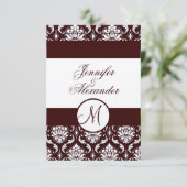 Carte RSVP Monogramme Brown Damask sur papier à fe (Debout devant)