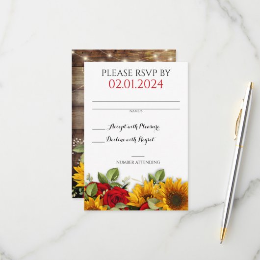 Carte RSVP Russe Mariage de automne Red Roses (Devant/Arrière en situation)