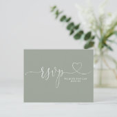 Carte RSVP Sage Green Heart Script Demande de Chan (Debout devant)