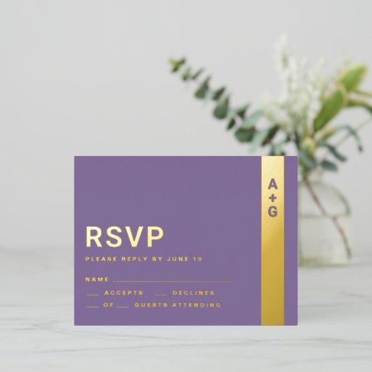 Carte RSVP violette (Debout devant)