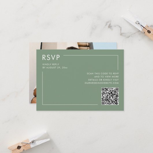 Carte Sage Green Photo QR Code Mariage RSVP Enclôture (Devant/Arrière en situation)