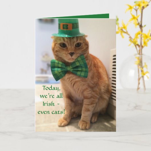 Carte Saint Patrick avec un chat mignon (Fleur jaune)