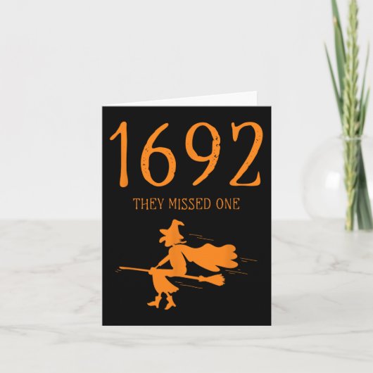 Carte Salem 1692 Ils Ont Manqué Une Sorcière D'Halloween (Devant)