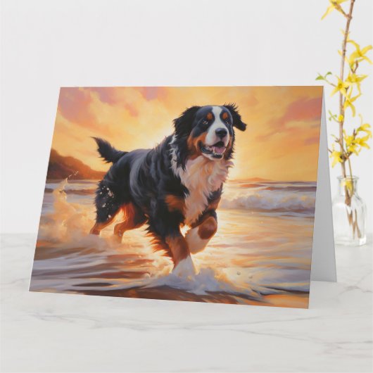 Carte Sandy Paws Bernese Mountain Dog on Beach Sunset (Fleur jaune)