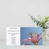 Carte SAVE THE DATE Fleur de Lys Rose Ciel Bleu (Debout devant)