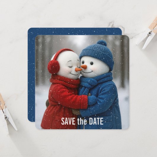 Carte Save The Date Snowman Couple in Snowflakes (Devant/Arrière en situation)