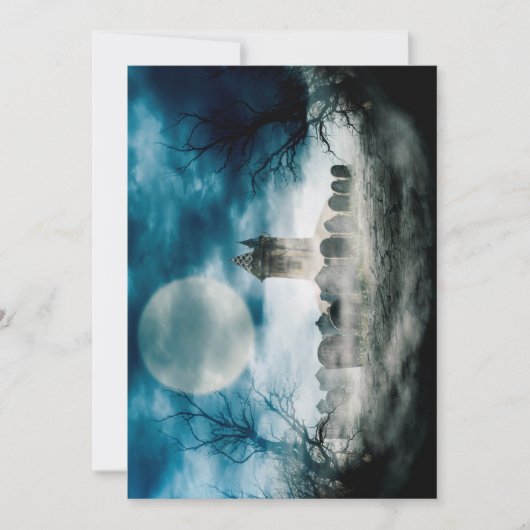 Carte Scène d'Halloween. Maison fantôme hantée sur un ci (Devant)