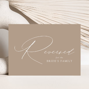 Carte Script moderne élégant Taupe Mariage Réservé Signa