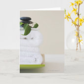 Carte Serviettes blanches et pierres spas (Fleur jaune)