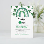 Carte Shamrock de l'invitation d'anniversaire de St Patr (Debout devant)