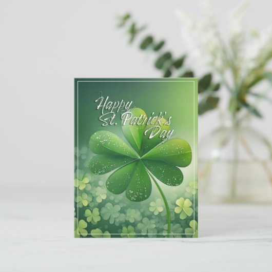 Carte Shamrocks verts Bonne St. Patrick's Day (7) c (Debout devant)