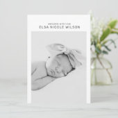 Carte simple minimaliste pour bébé faire-part de n (Debout devant)