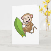Carte Singe en surfeur avec planche de surf (Fleur jaune)