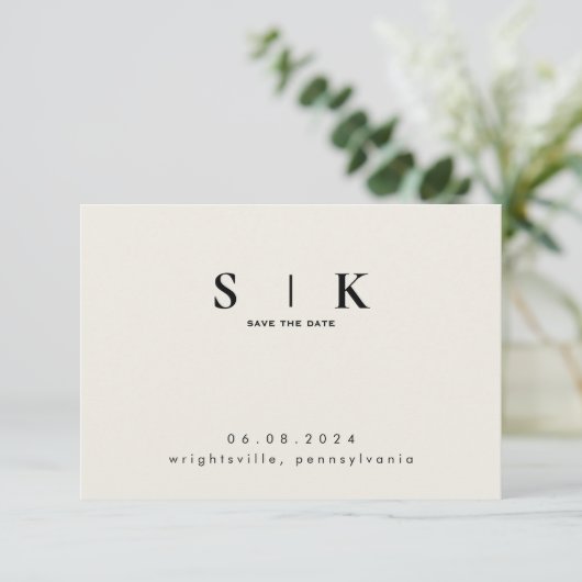 Carte Sleek Monogram Cream Mariage QR Code Enregistrer l (Debout devant)