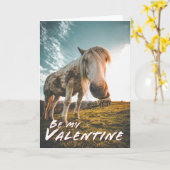 Carte Sois ma Saint-Valentin avec cheval qui regarde (Fleur jaune)