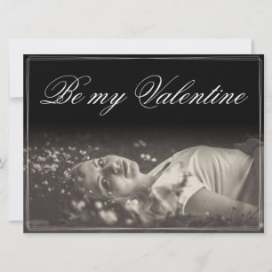 Carte Sois ma Saint-Valentin - jeune femme allongée