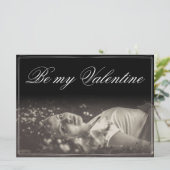 Carte Sois ma Saint-Valentin - jeune femme menteuse (Debout devant)