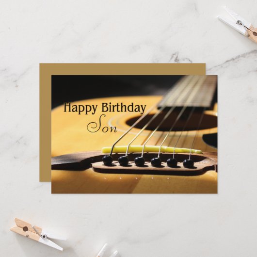 Carte Son Joyeux Anniversaire Guitare acoustique (Devant/Arrière en situation)
