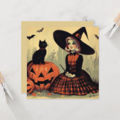 Carte Sorcière rétro Halloween et chat noir mignon (Devant/Arrière en situation)