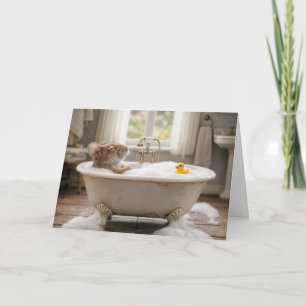 Carte Souris d'anniversaire trempant dans un bain moussa