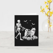 Carte Squelette d'Halloween marchant Chien Samoyé (Fleur jaune)